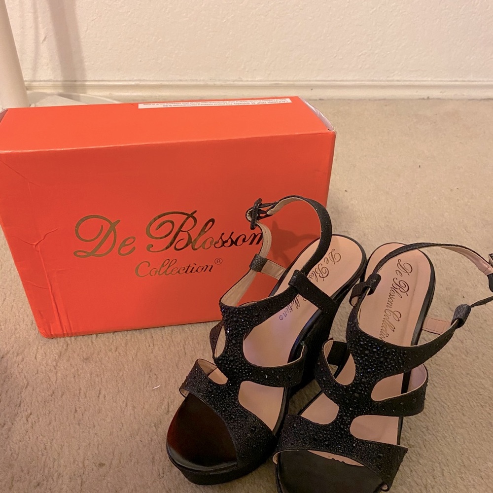 Black crystal wedges